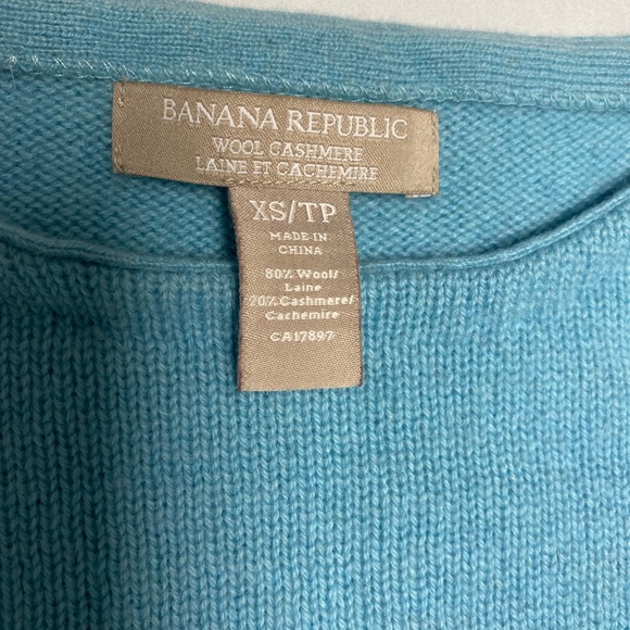 Banana Republic Sweater - Picture 2 of 5